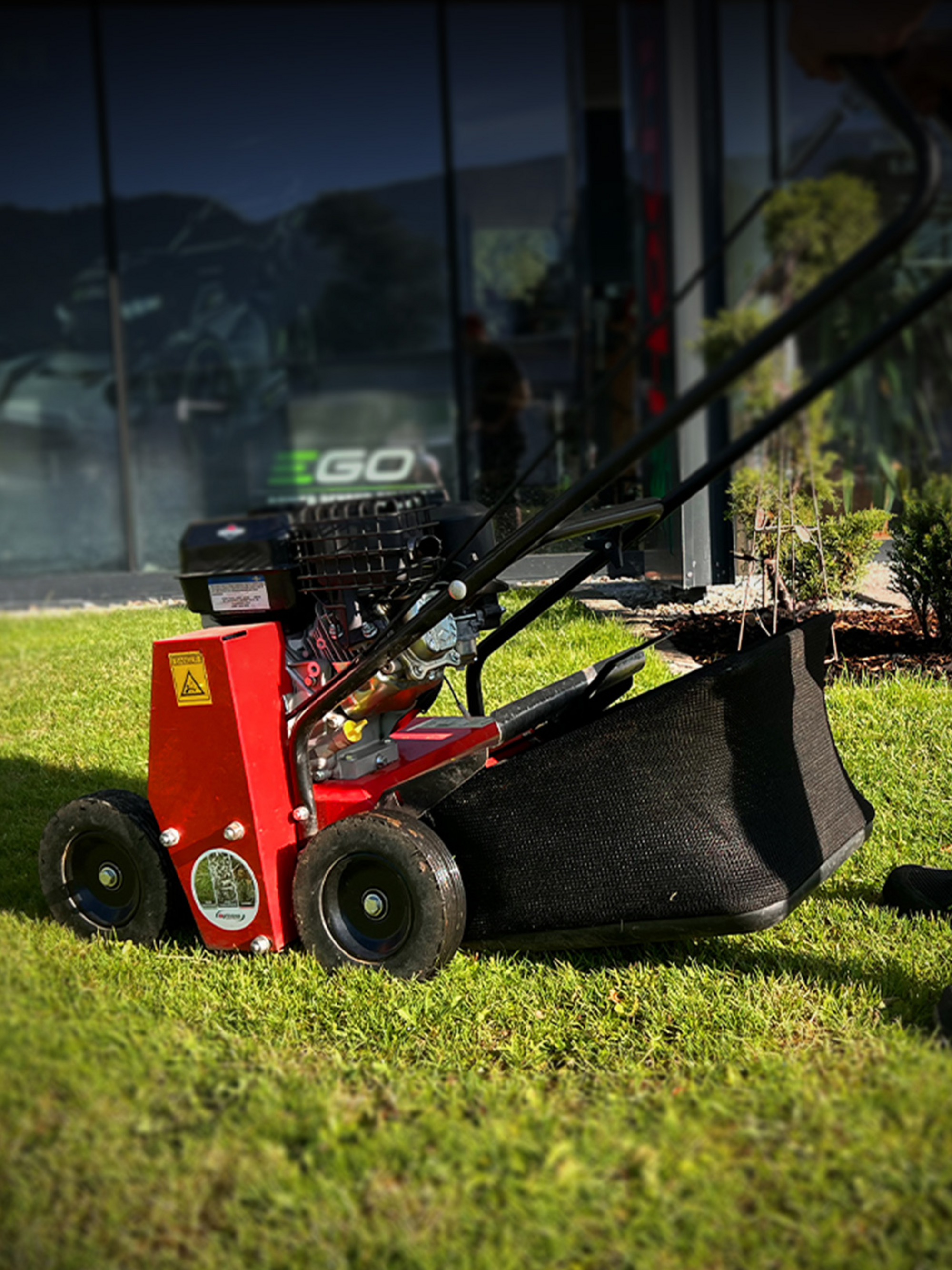 Vertikutierer RedStar Vertikutierer im Einsatz.